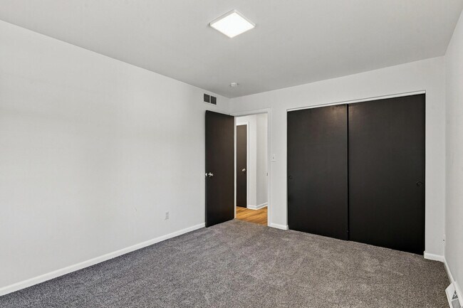 Building Photo - 4209 Defoe Dr
