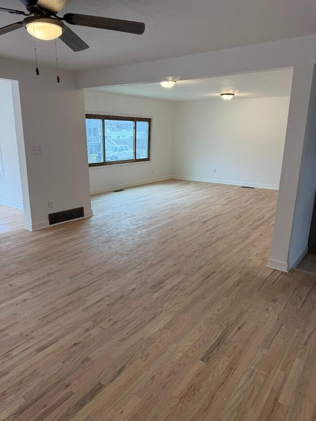 Building Photo - 810 4th St