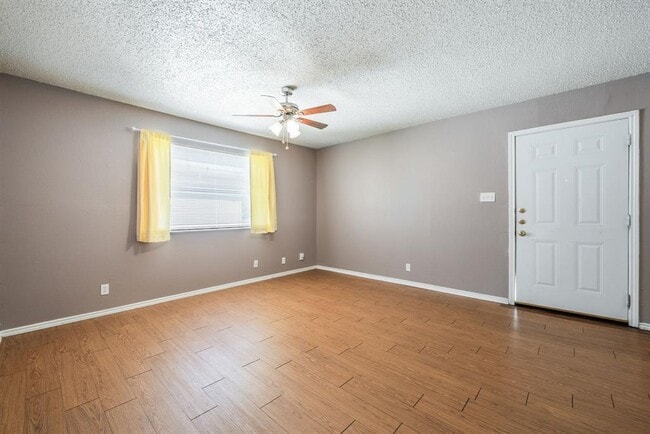 Building Photo - 5807 Spring Meadow Rd