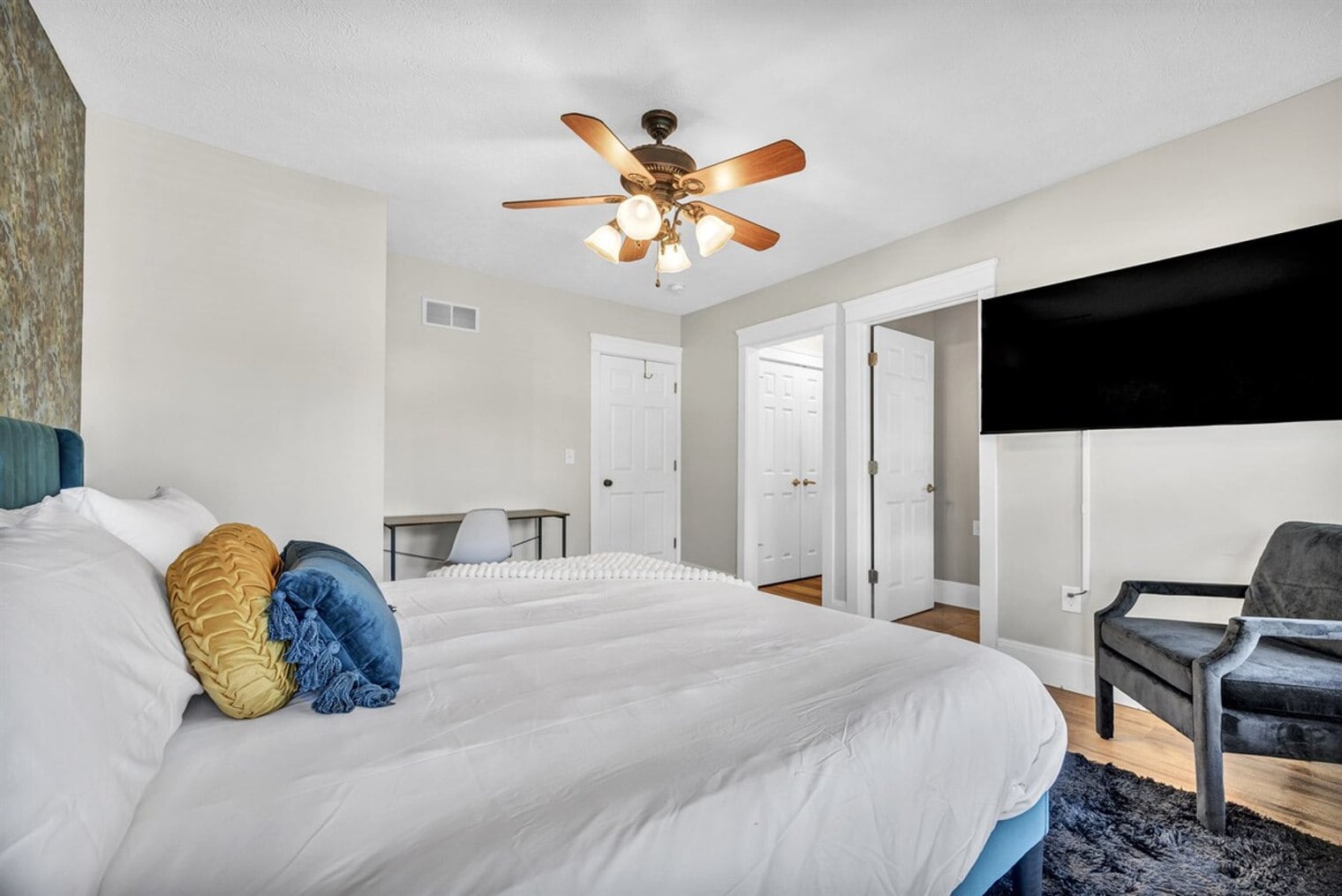 Building Photo - 1501 E 105th St