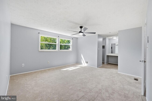 Building Photo - 142 Fairfield Dr