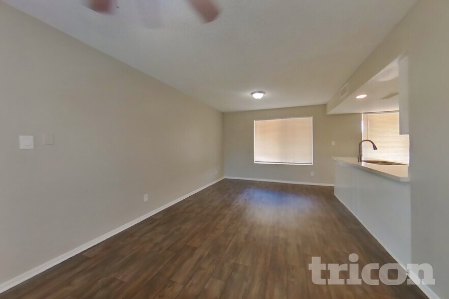 Building Photo - 7805 W Cora Ln