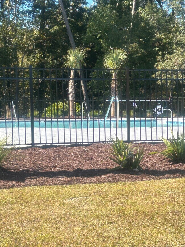 Building Photo - 284 Meadows Dr