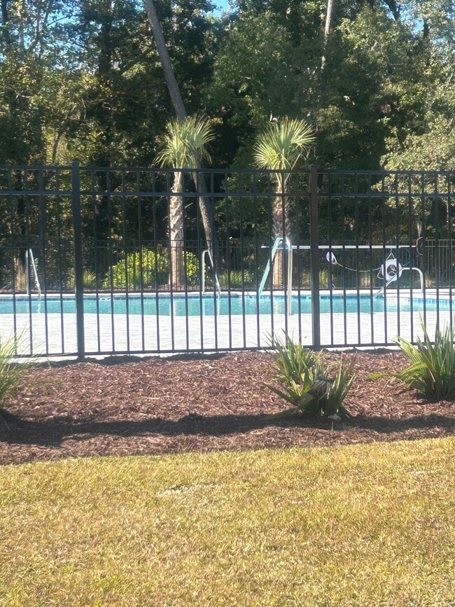 Building Photo - 284 Myrtle Mdws Dr