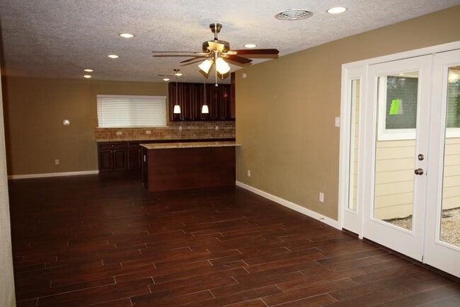 Building Photo - 1766 Maux Dr