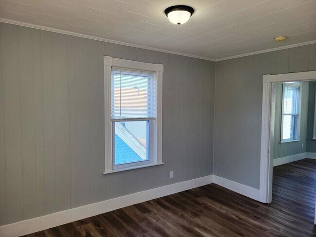 Building Photo - 73 Esther St