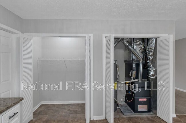 Building Photo - 321 Summerwood Ln