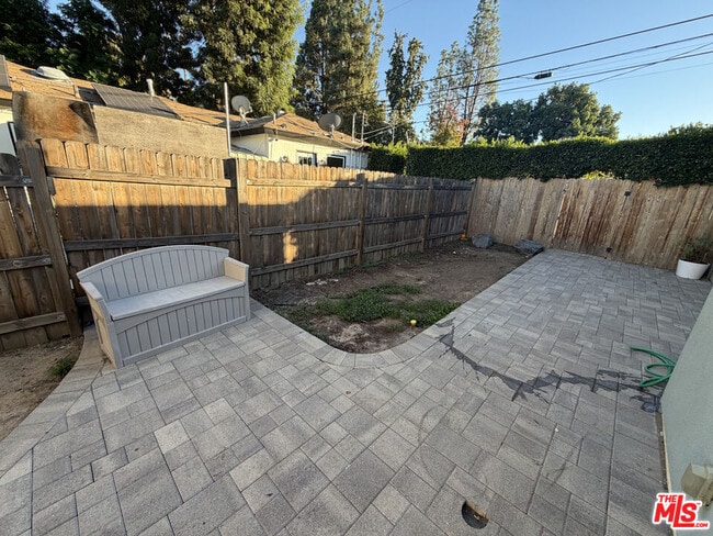 Building Photo - 5335 Rhea Ave