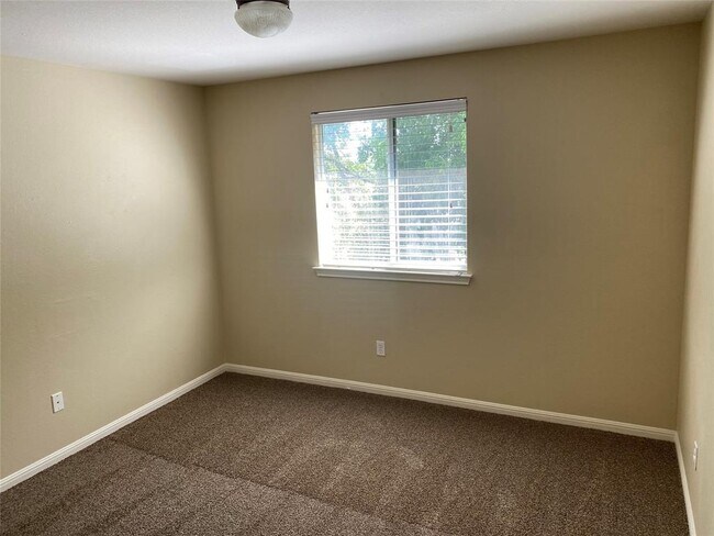 Building Photo - 30318 Bumble Bee Dr
