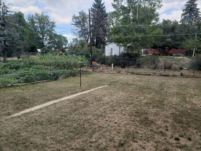 Building Photo - Single Family Home