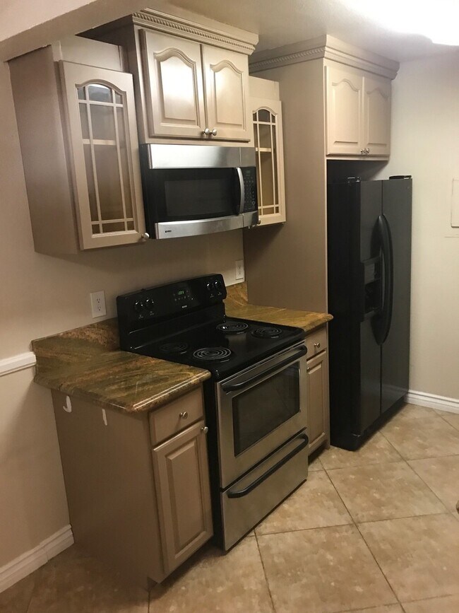 Building Photo - Santa Ana - 1 Bedroom 1 Bath Downstairs Co...