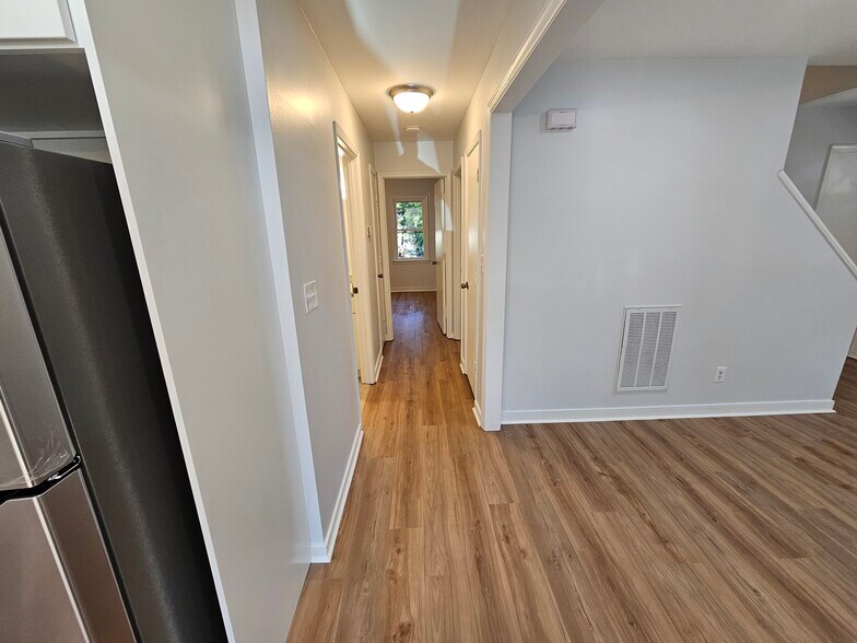 Building Photo - 2800 South Ridge Dr