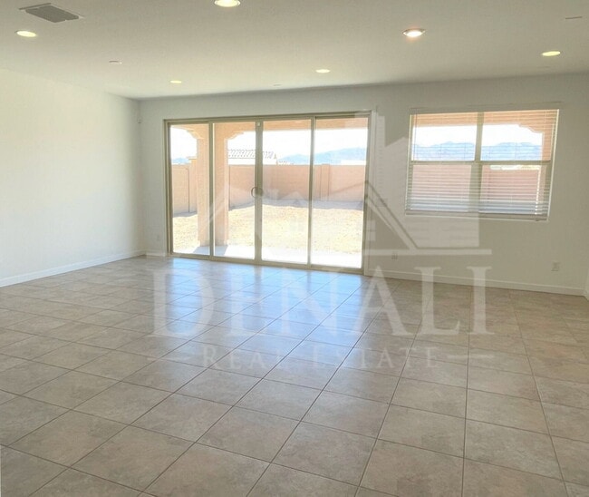 Building Photo - 4622 N 192nd Ln