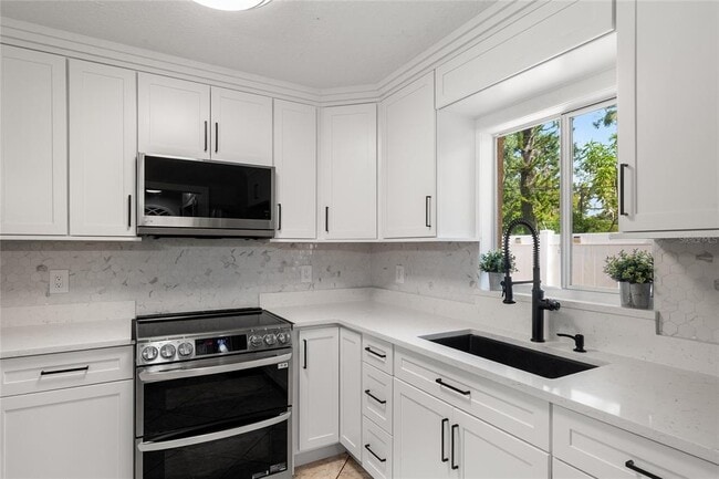 Building Photo - 1735 4th Ave E