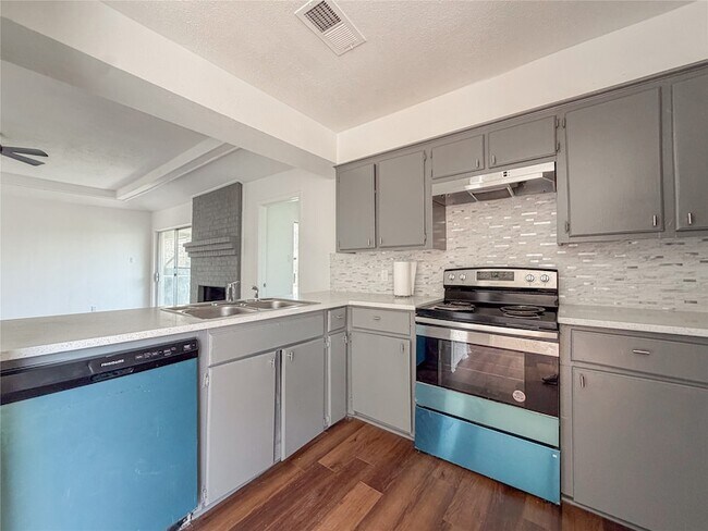 Building Photo - 12779 Enchanted Path Dr