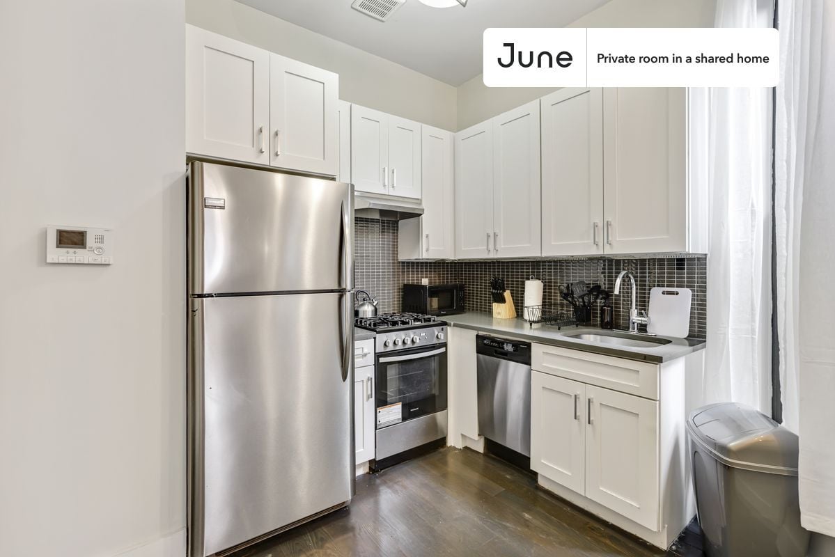 Building Photo - Room in Shared 4 bed/2 bath home in Crown Heights