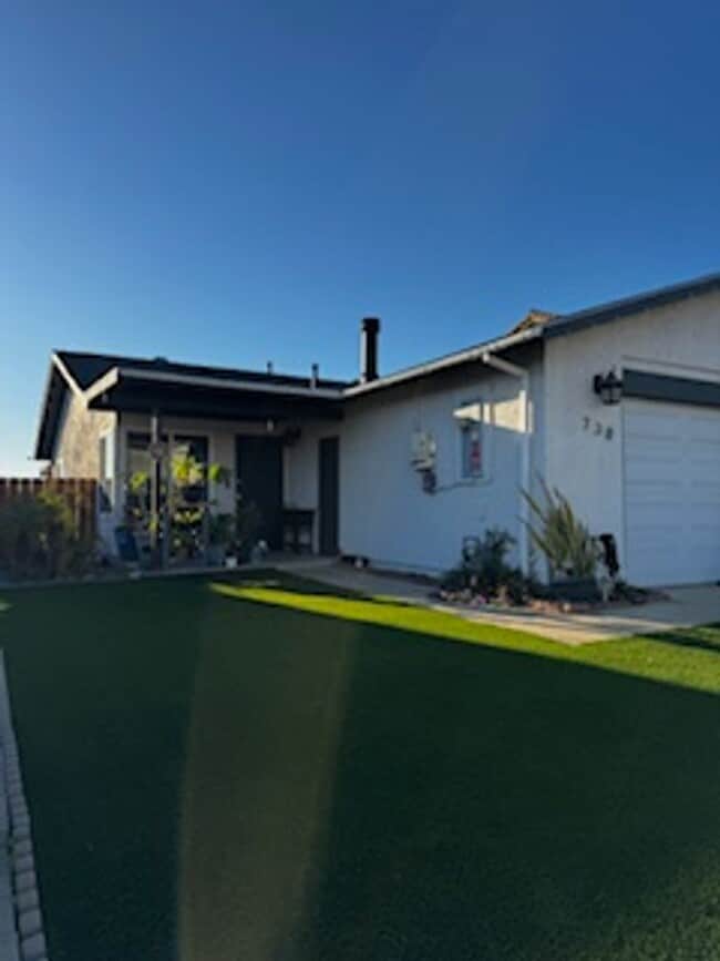 Building Photo - 3 bedrooms remodeled single level home in ...
