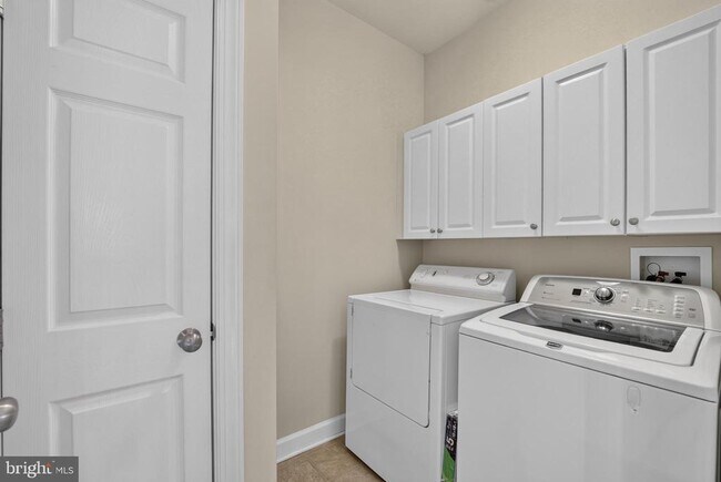 Building Photo - 30 Sharpstead Ln