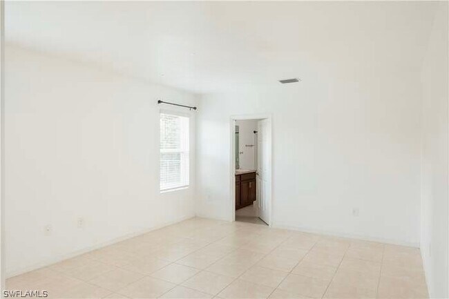 Building Photo - 2802 40th St SW