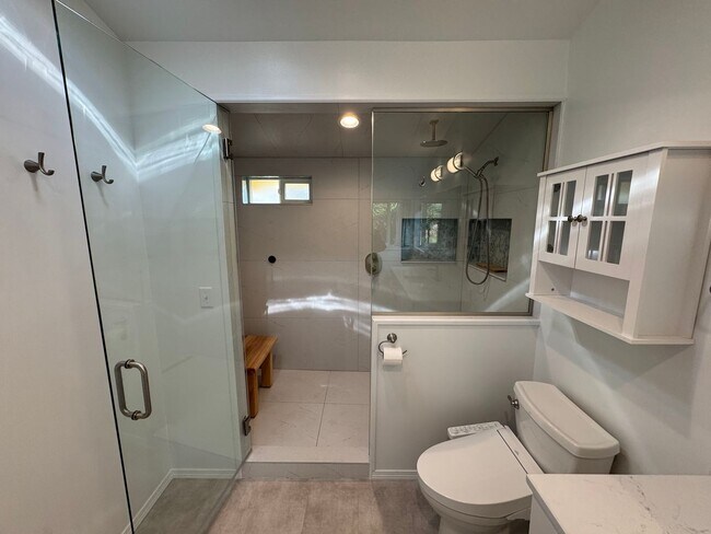 Building Photo - 4 Bedroom, 2 Bath House in SE Eugene