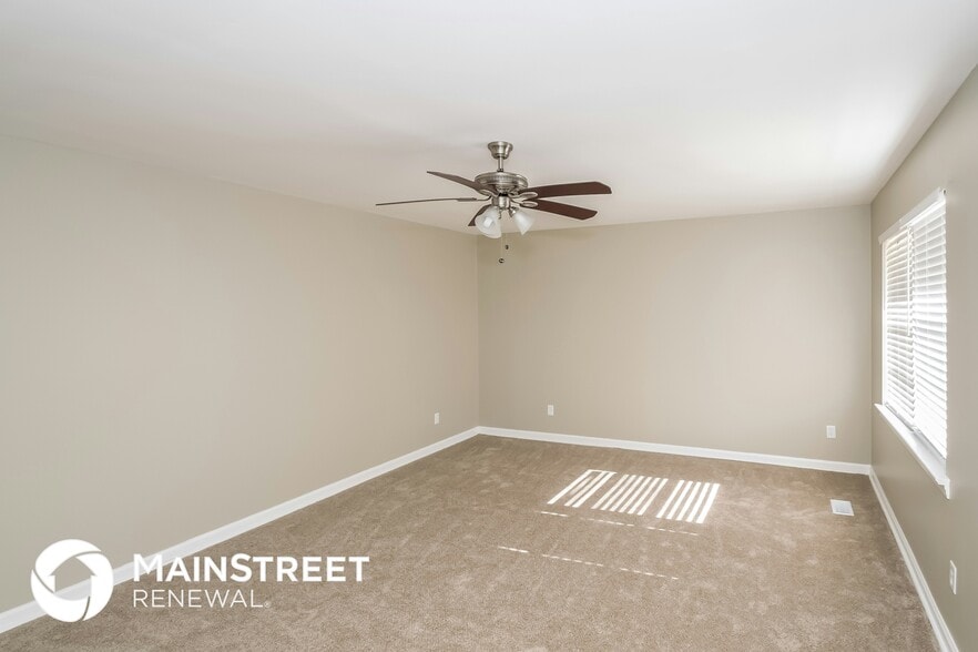 Building Photo - 5712 Oakhill Dr