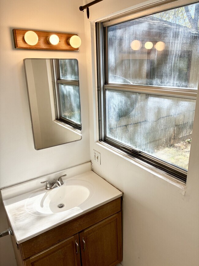 Building Photo - 631 N 120 E