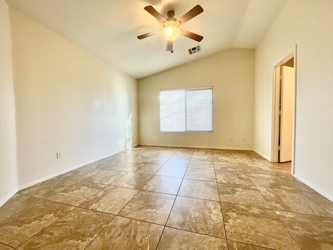 Building Photo - Fabulous 3-bedroom, 2-bathroom home For Rent in Avondale!!