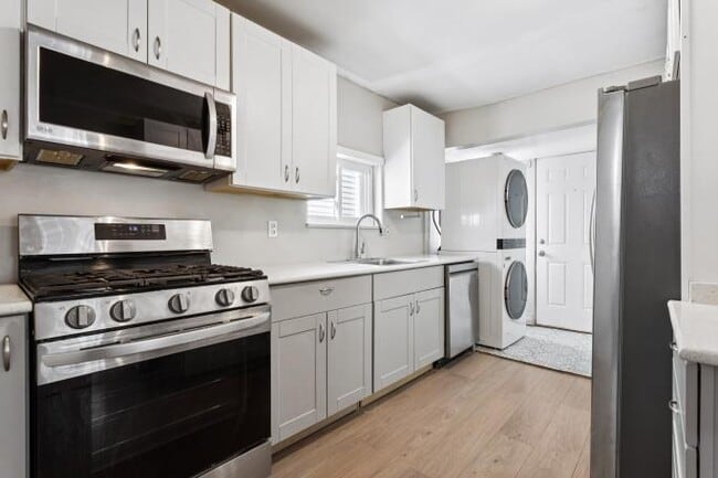 Building Photo - 710 W 31st St