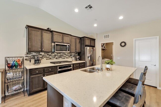 Building Photo - 83393 Iron Horse Rd