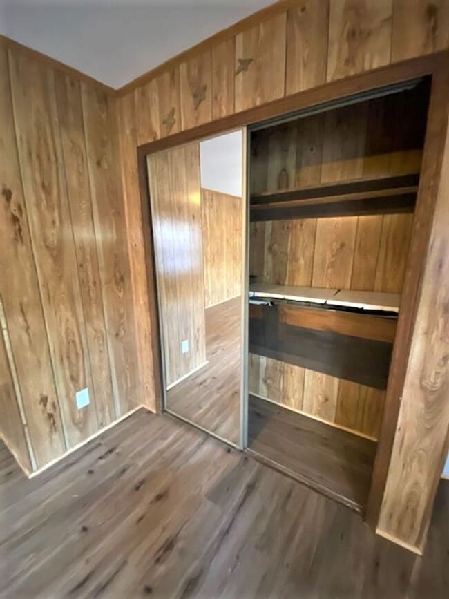 Building Photo - Minutes from UPTOWN! 4 Bedroom!  100% Remodeled!