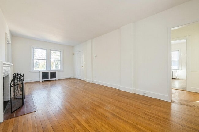Building Photo - 130 Soundview Rd