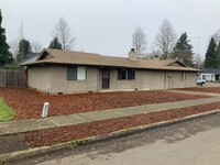 Building Photo - 2 Bedroom Duplex in Cal Young Neighborhood