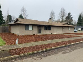 Building Photo - 2 Bedroom Duplex in Cal Young Neighborhood