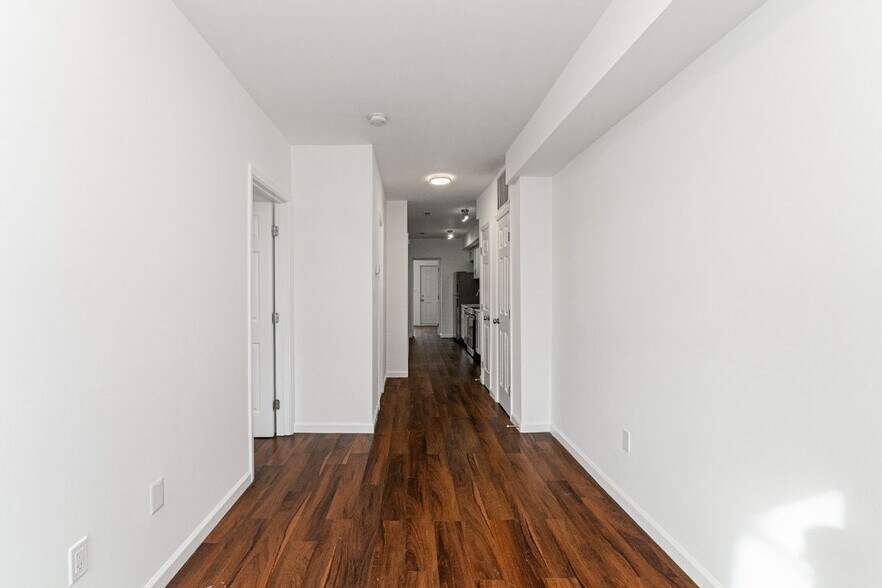 Building Photo - 1838 C St SE