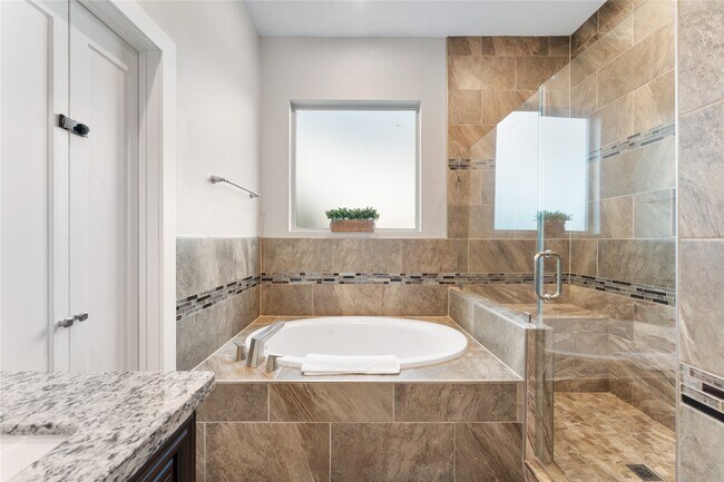 Building Photo - 3802 Lovejoy St