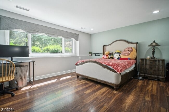 Building Photo - 195 Chaucer Dr