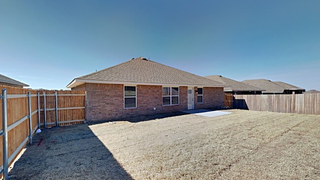 Building Photo - A Very Beautiful 3 Bedroom 2 Bathroom Home...