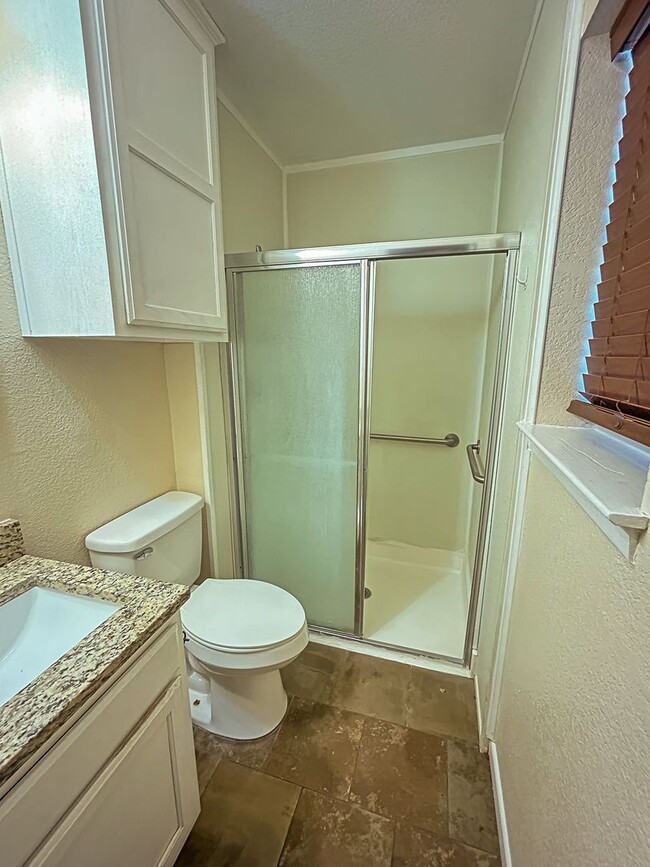 Building Photo - Charming Chico 4 bedroom 2 Bath