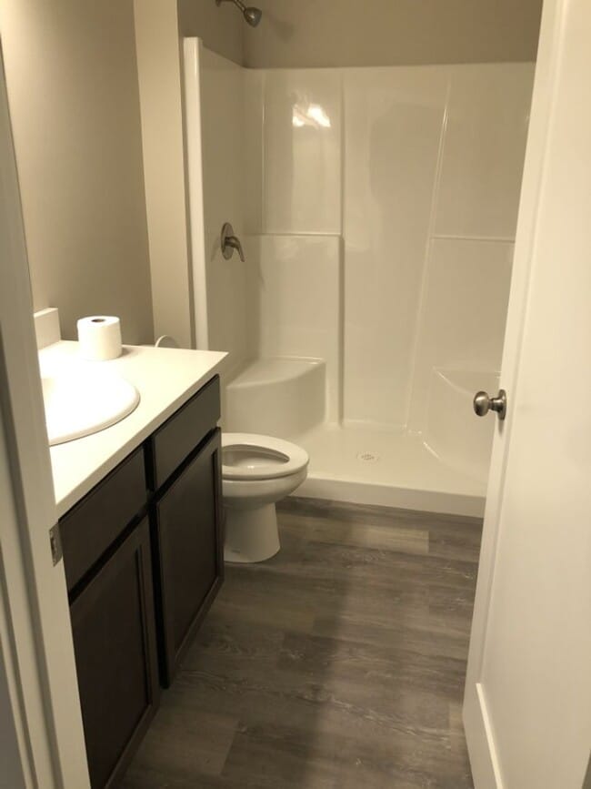 Building Photo - 5 Bedroom, 2.5 Baths Home for Rent, Available in September