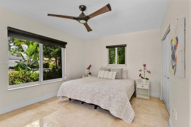 Building Photo - 611 Santurce Ave