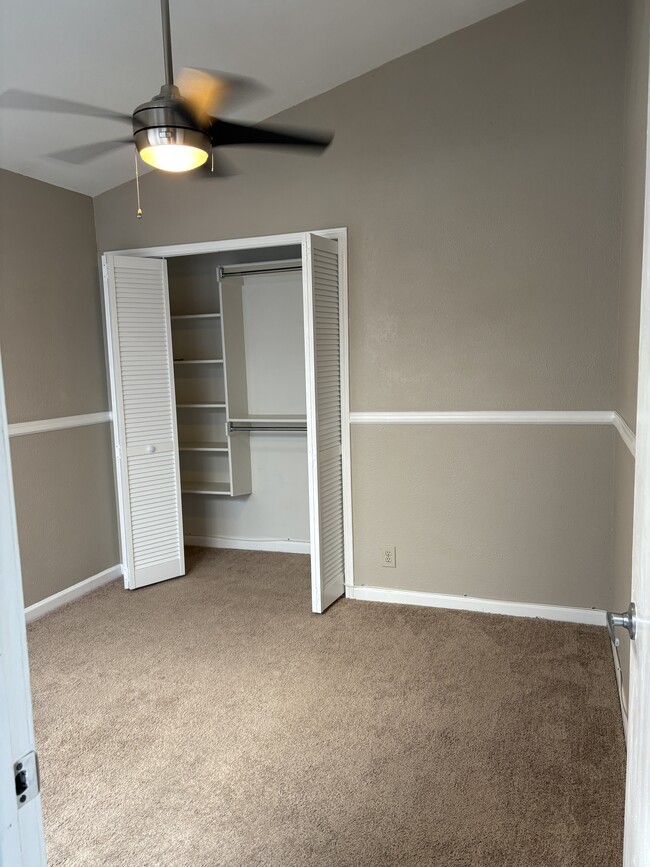 Building Photo - 1406 Brook Run