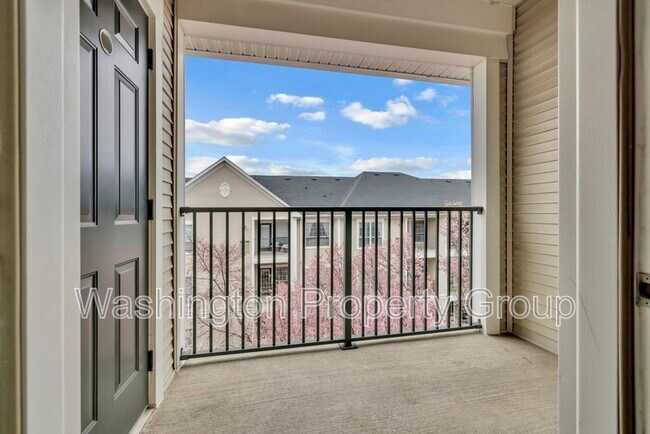 Building Photo - 4854 Eisenhower Ave