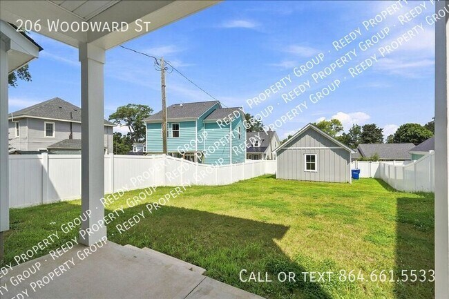 Building Photo - 206 Woodward St