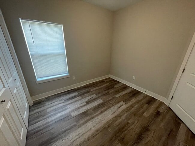 Building Photo - For Rent – Beautiful 3 Bed | 2 Bath Single...