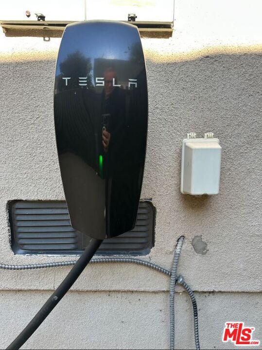 Building Photo - 1246 N Genesee Ave