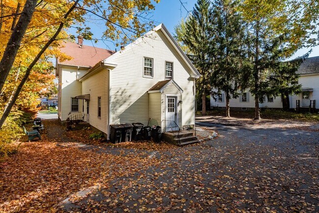 Building Photo - 179 Main St