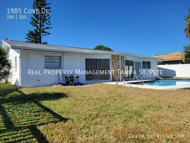 Building Photo - 1985 Cove Dr