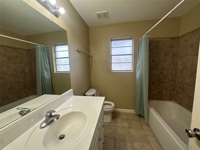 Building Photo - 3333 Longhorn Dr