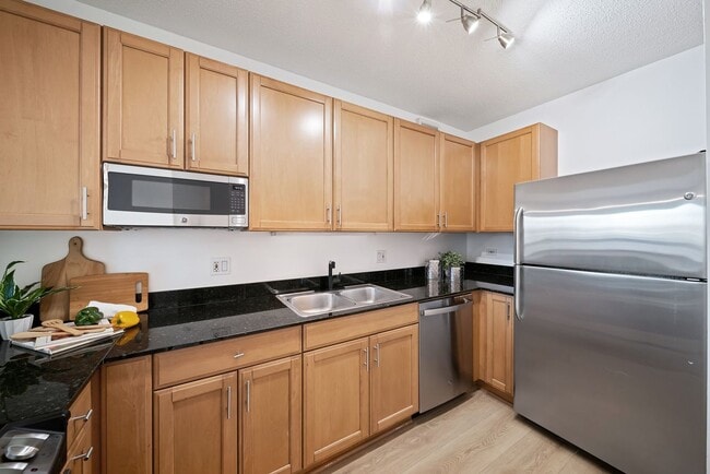 Building Photo - 400 N La Salle Dr