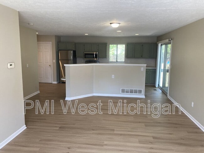 Building Photo - 2673 Woodmeadow Dr SE